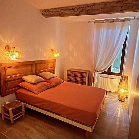 Appartement T2 Centre Village Cucuron Eksteriør billede