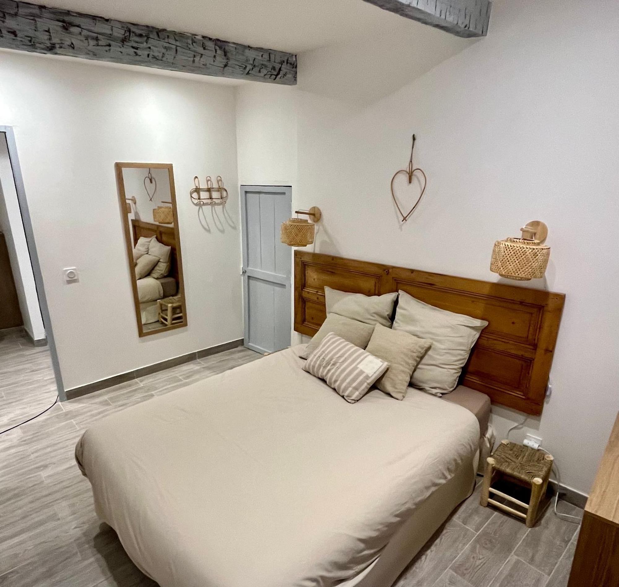 Appartement T2 Centre Village Cucuron Eksteriør billede
